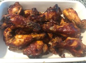 Una foto de Alitas de pollo a la barbacoa