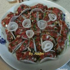 A picture of Steam meat with radish.