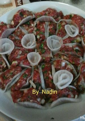 A picture of Steam meat with radish.