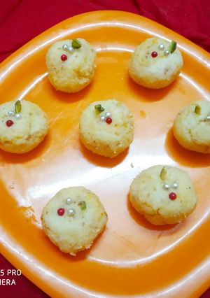 A picture of Dessicated Coconut ladoo.