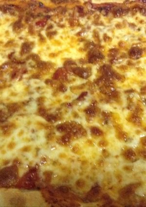 A picture of Home made Pizza بيتزا.