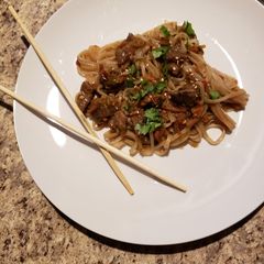 A picture of Steak Lo mein.