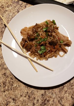 A picture of Steak Lo mein.