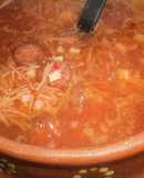 Sopa de fideos con albóndigas en caldillo de chile cascabel asado las Correa