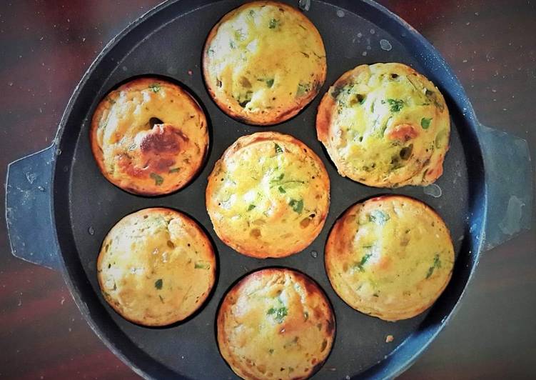 Crunchy onion pakoras in appe pan