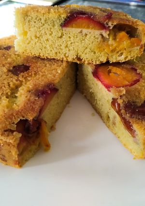 Una foto de Torta invertida de ciruelas 🍰