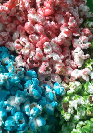 Una foto de Pochoclos de colores 🍿