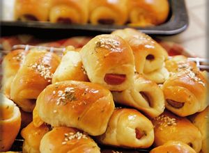 Foto resep Roti Unyil Sosis Keju Favorit Keluarga ( Mini Sausage roll bun) 
