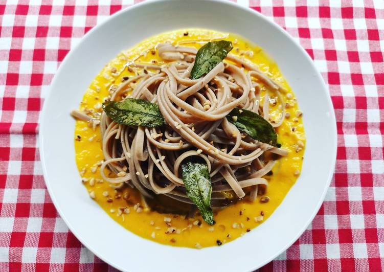 Bavette di farro con crema di ceci allo zafferano