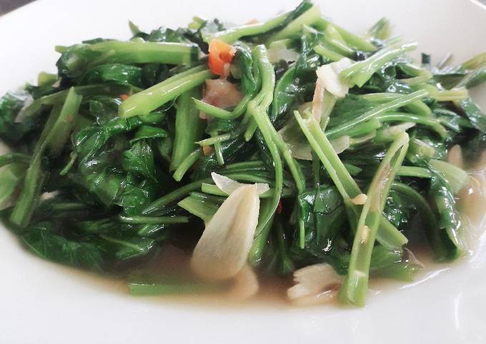 Resep Cah Kangkung Polos Oleh Priska Koes Cookpad