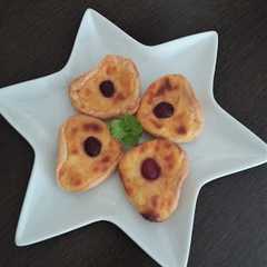 Una foto de Corazones de hojaldre rellenos de crema pastelera