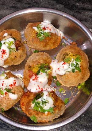 દહીં પૂરી (Dahi Poori Recipe In Gujarati) રેસીપી મુખ્ય ફોટો