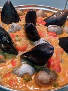Una foto de Paella de mariscos