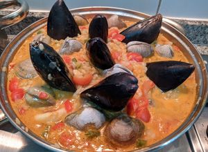 Una foto de Paella de mariscos