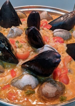 Una foto de Paella de mariscos