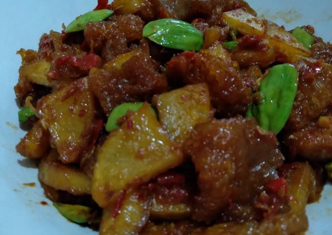 Sambel kentang dan krecek