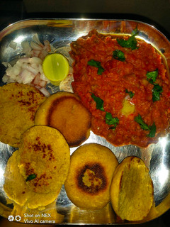मुंबई पाव भाजी (Mumbai pav bhaji recipe in hindi) रेसिपी मुख्य फोटो