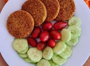 Una foto de Tortitas de quinoa 🍳 Medallones de quinua y zanahoria 🍳 sin gluten 🍳 con opción vegana