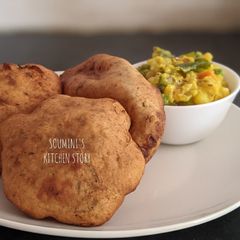 A picture of Mangalore Buns with Vegetable Sagu.