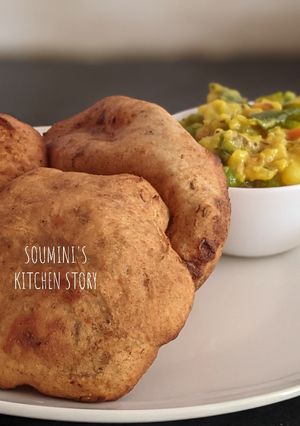 A picture of Mangalore Buns with Vegetable Sagu.