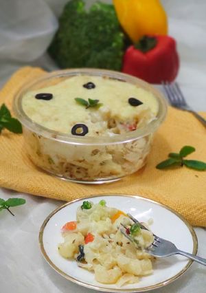 A picture of Baked white sauce macaroni.