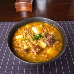 Una foto de Sopa de trigo con carne