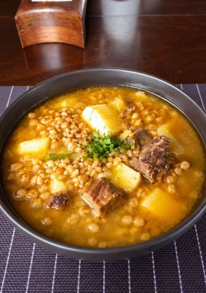 Una foto de Sopa de trigo con carne