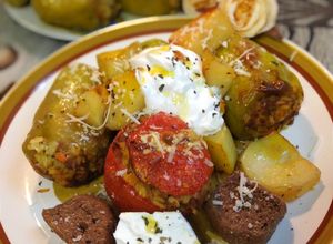 Φωτογραφία της συνταγής 🍅 Ντομάτες και 🌶️ πιπεριές γεμιστές με κιμά μοσχαρίσιο