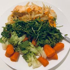 A picture of Quick Salmon and veggies for One 🍣.