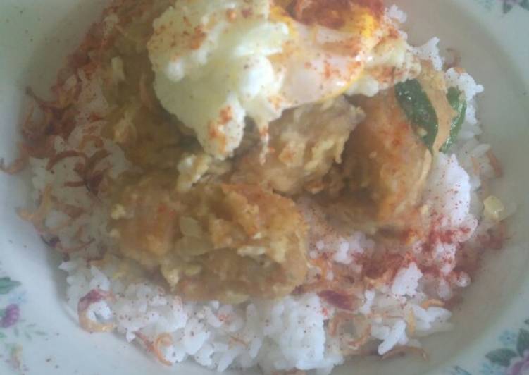 Ayam goreng saus telur asin (salted egg chicken)
