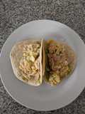 Taquitos  con huevos revueltos y palta