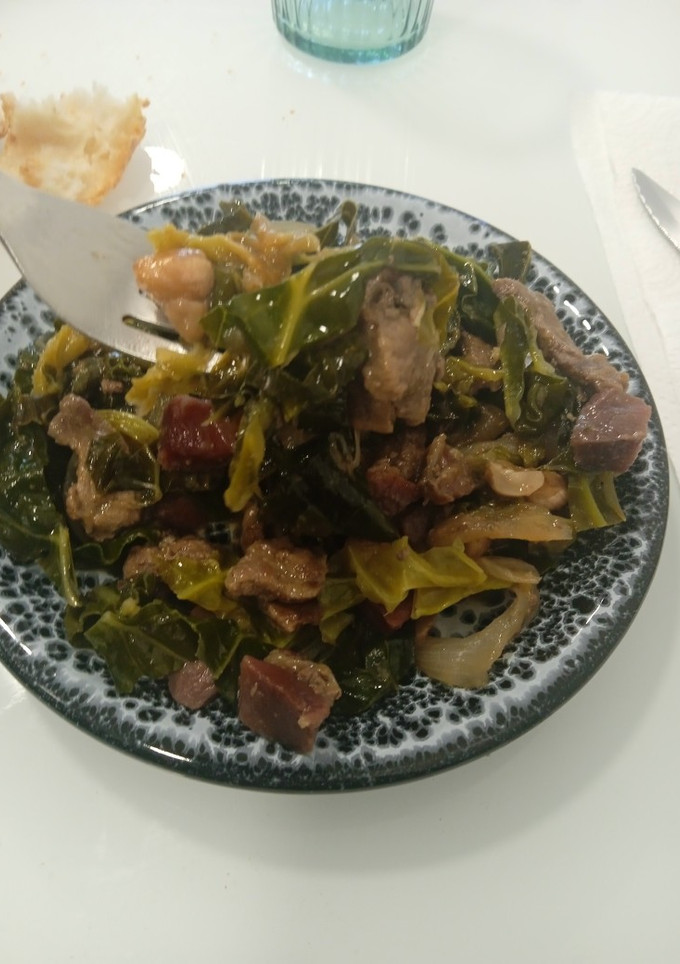 Una foto de Ternera salteada con col