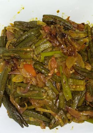 A picture of Bhindi do pyaza.