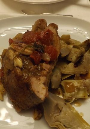 Foto principal de Pierna de pavo asada al estilo portugués con alcachofas