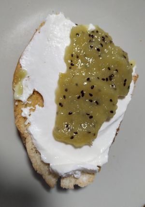 Una foto de Mermelada de kiwi y manzana