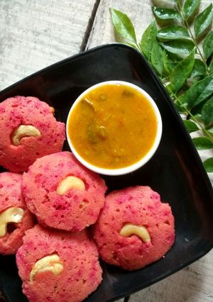 A picture of Beetroot Idlis.
