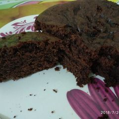 A picture of Bourbon biscuit cake.