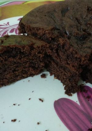 A picture of Bourbon biscuit cake.