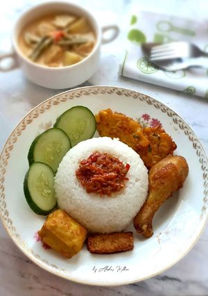 Foto resep Isi Piringku: Ayam Goreng Rempah, Lodeh, Tahu Tempe, Bakwan