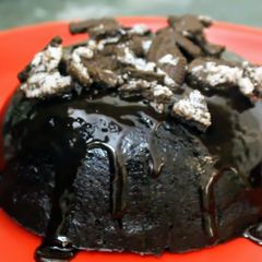 A picture of Oreo biscuit cake.
