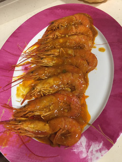 Una foto de Gambones en salsa