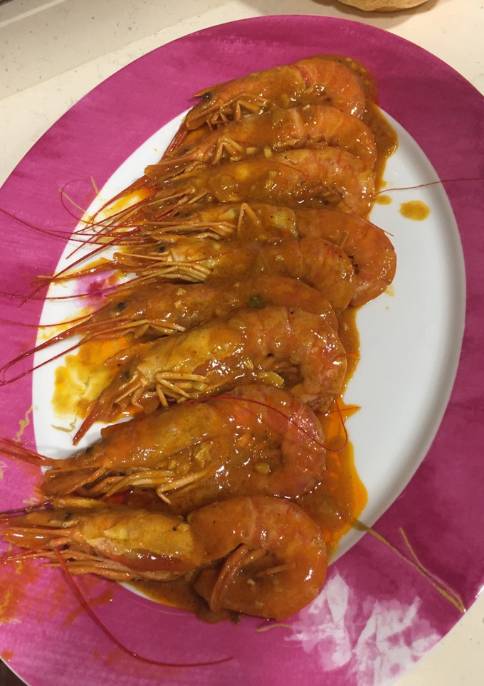 Una foto de Gambones en salsa