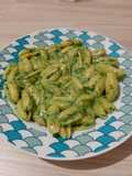 Gnocchetti con salsa blanca con espinaca