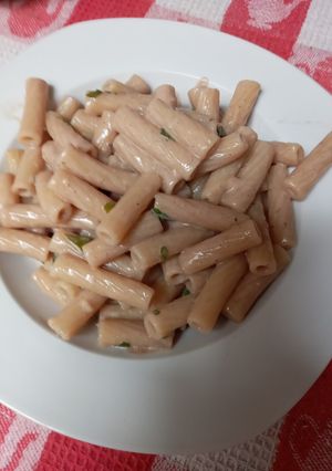Una foto de Pasta con crema de panitas de ave
