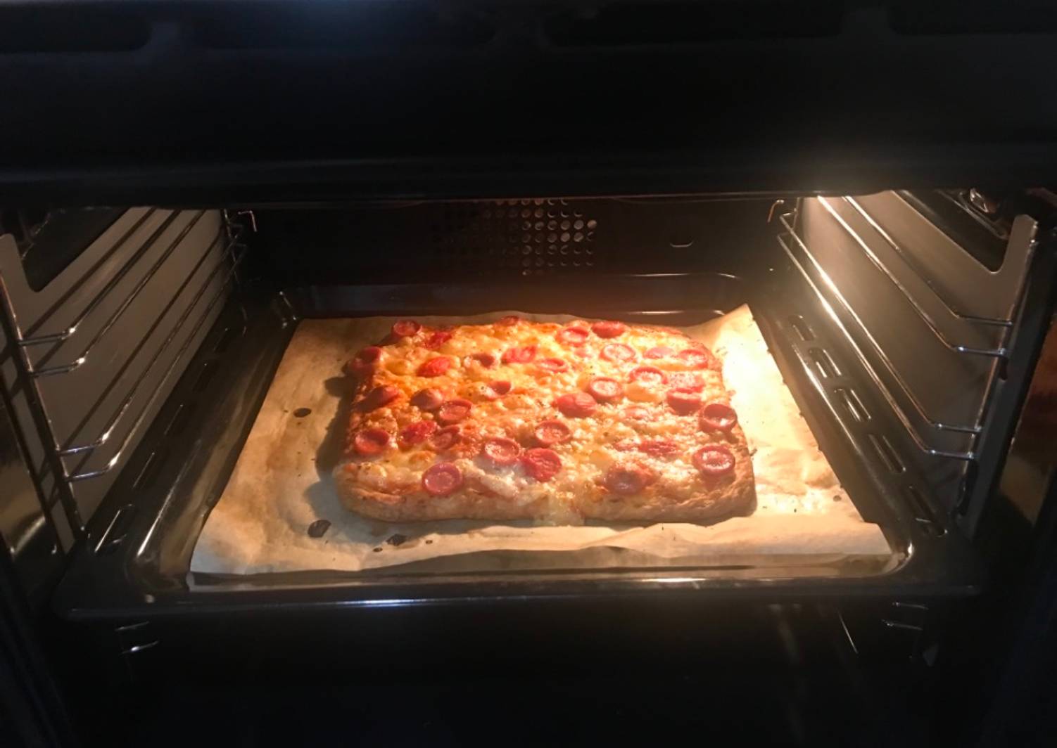 как испечь пиццу в газовой духовке чтобы она не подгорела фото 8