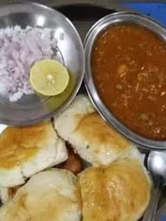 पाव भाजी (pav bhaji recipe in marathi) रेसिपी चे मुख्य फोटो