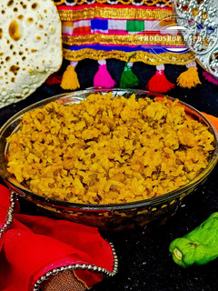 વઘારેલી ખીચડી (Vaghareli Khichadi Recipe In Gujarati) રેસીપી મુખ્ય ફોટો