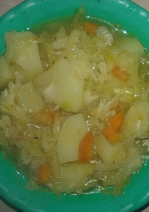 A picture of Stewed cabbage and potatoes.