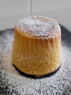 Una foto de Coulant de chocolate blanco sin gluten