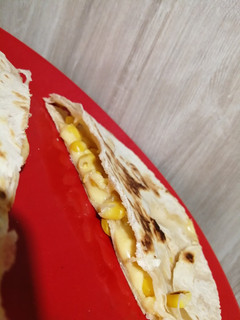 Una foto de Quesadillas queso-choclo fácil y rápido 🧀🌽 (individual)